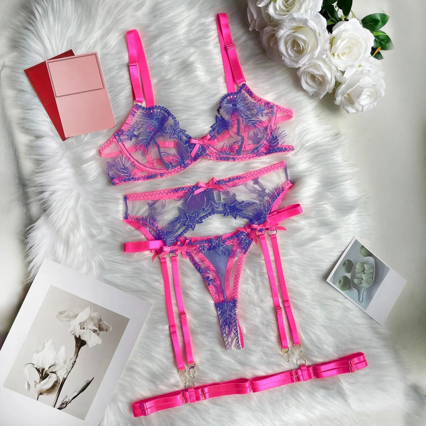 Lucifer On You - Ensemble de lingerie dentelle porte jarretelle string Lila